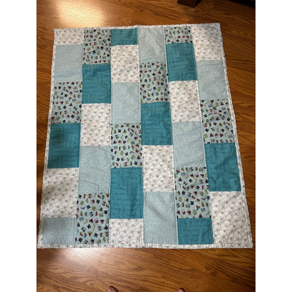 Unbranded Handmade Quilted Blanket Blue White, 35 x 43 1/2 inches, Preowned - Picture 1 of 6